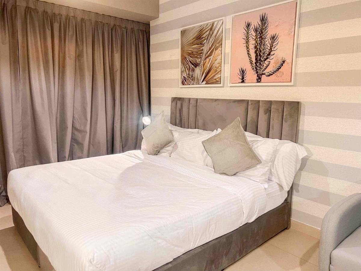 Cosmos Living Stylish Near Marina Apartment Dubai