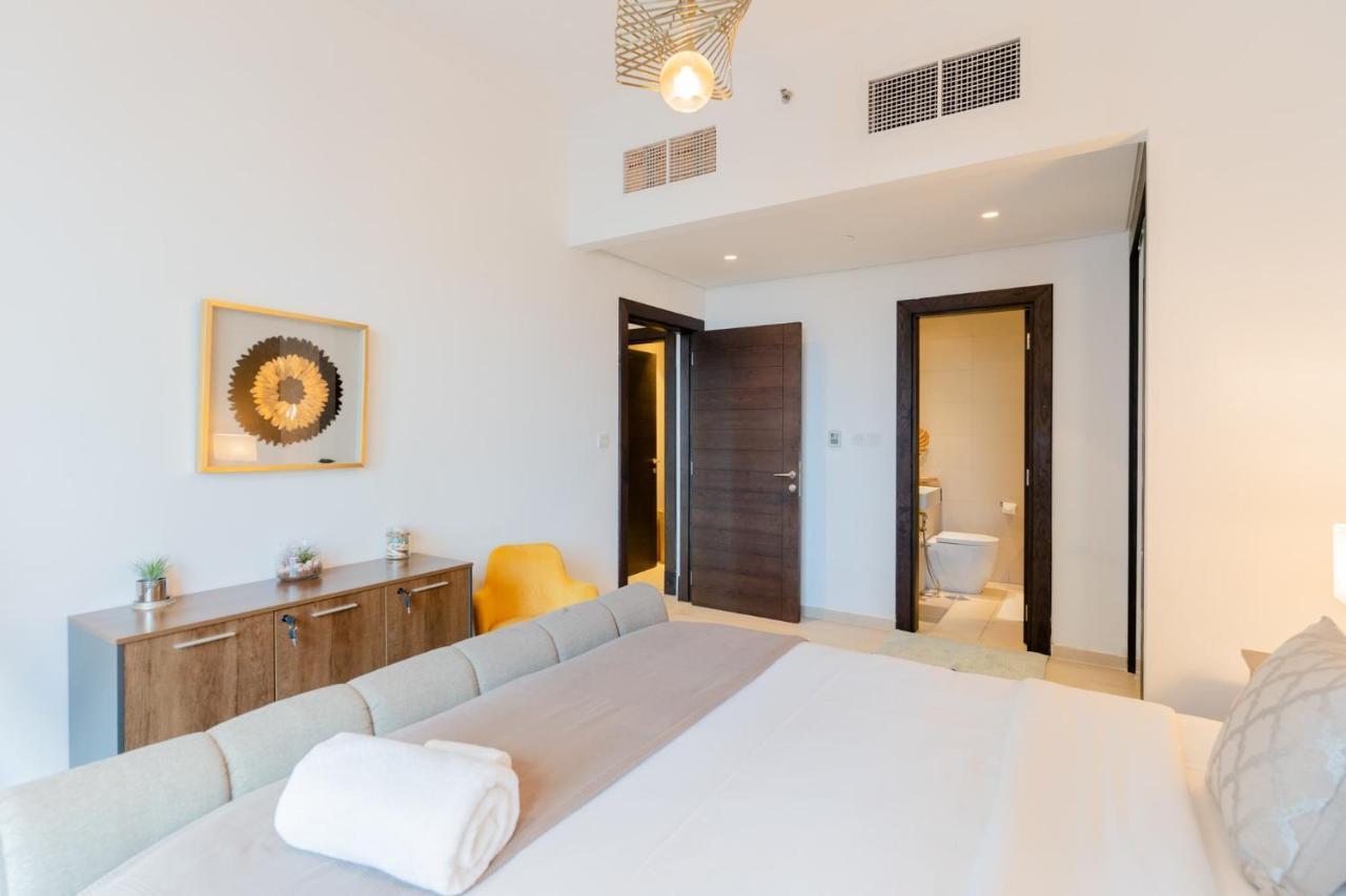 Luxfolio Retreats - Sweeping Marina View