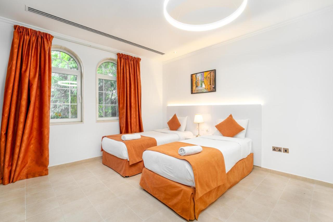 Apartment 6 Plus 1 Bdr Jumeirah Park With Amz Climatized Huge Private Pool - 5 Min From Jbr Beach