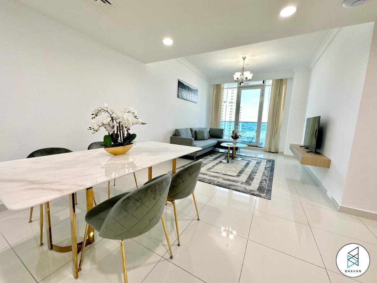 Apartment At Business Bay By Bhavan Dubai