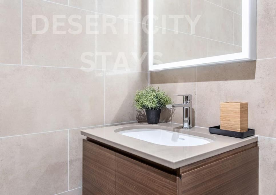 Fully Furnished 2 Bed With Burj Views, Hosted By Desert Apartment *