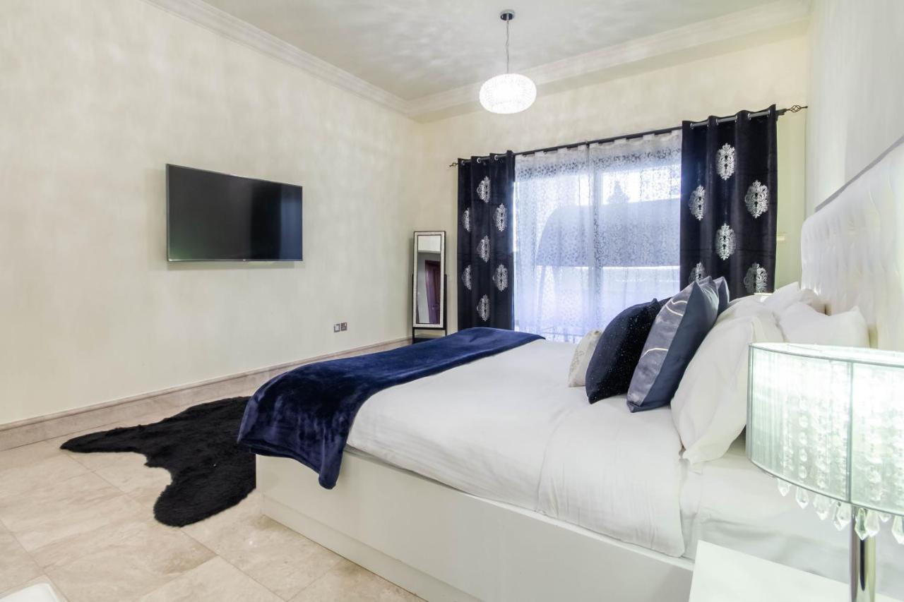 Bespoke Holiday Homes - Palm Jumeirah- 1 Bedroom Fairmont North Residence Dubai