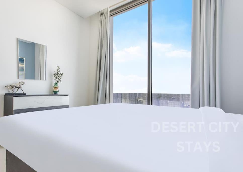 Fully Furnished 2 Bed With Burj Views, Hosted By Desert