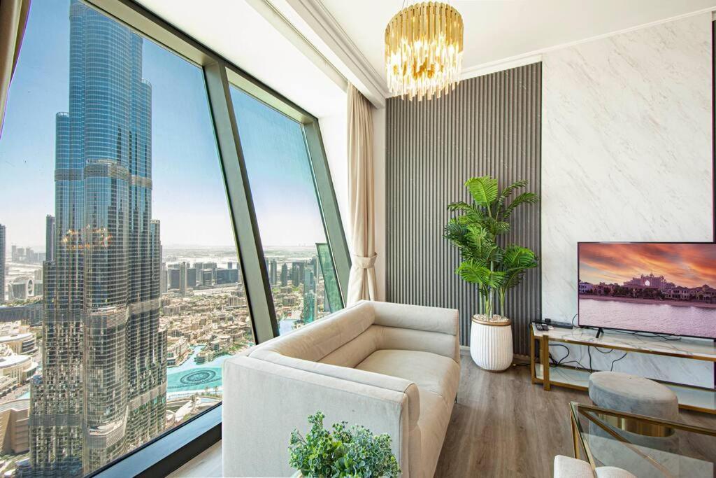 Magnificent New 3 Bedroom With Stunning View To Burj Khalifa & Fountain View *