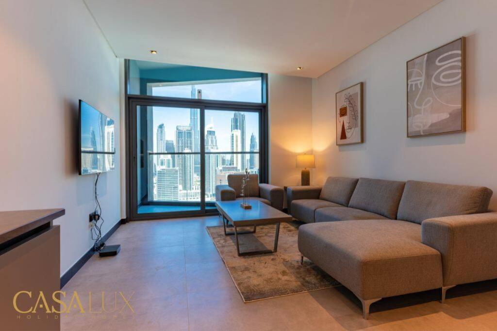 Stunning 1 Bed With Burj Khalifa & Canal View Dubai