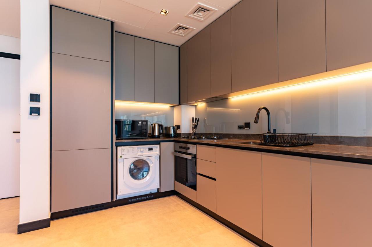 Apartment Stunning 1 Bed With Burj Khalifa & Canal View Dubai