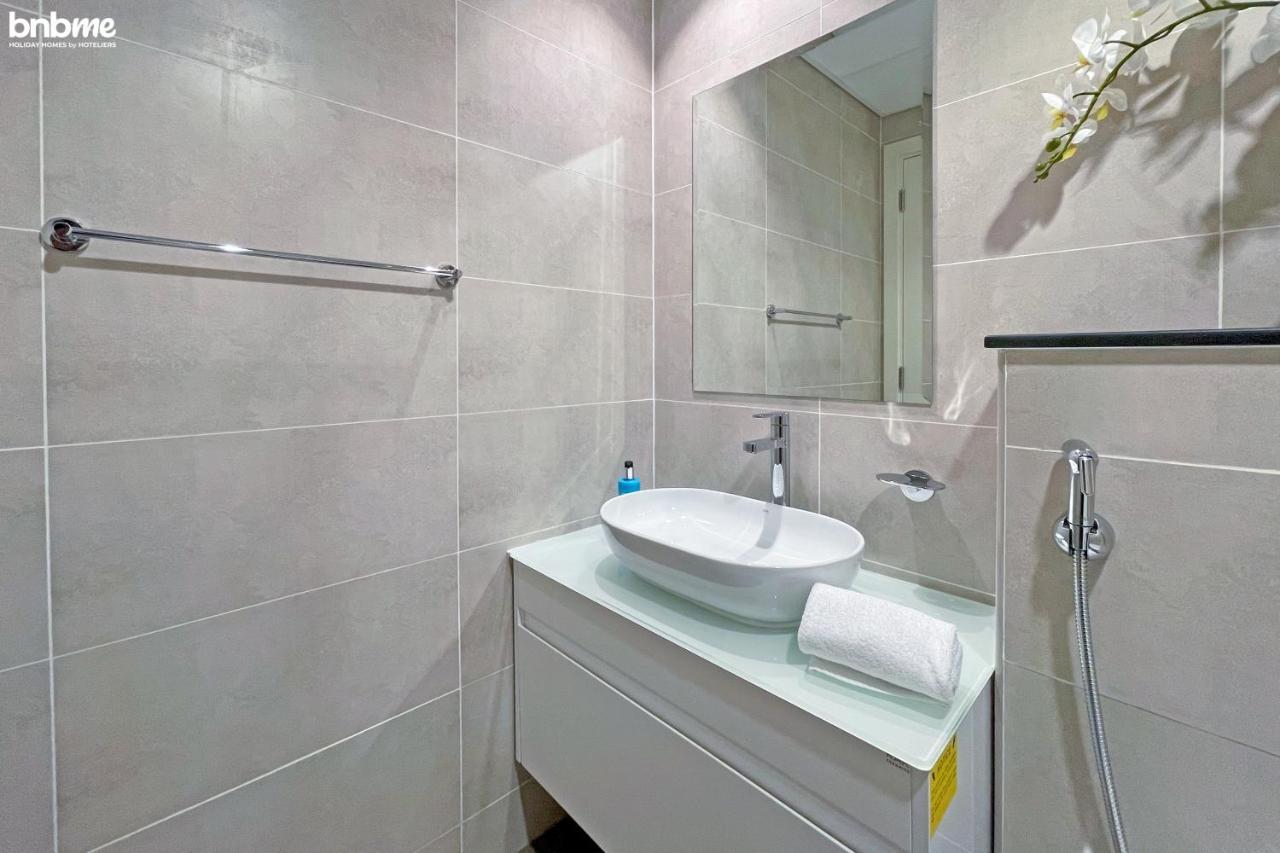 Bnbmehomes - Damac Hills - Carson Tower Apartment *