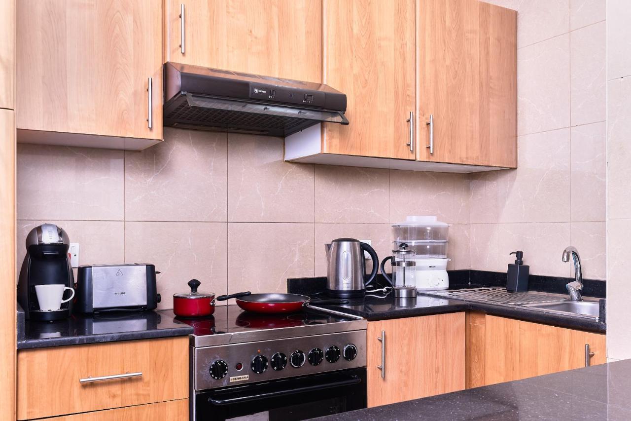 1br For 4 Guests In Marina Crown Dubai