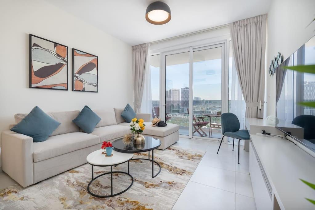 Apartment Vogue Al Wasl 1 West 13th Floor With Large Balcony For View Of Sheikh Zaid Road And One Za'abeel Tower And Burj Khalifa, Walkable To Metro With Easy Access To Sheikh Zayed Road & World Trade Centre
