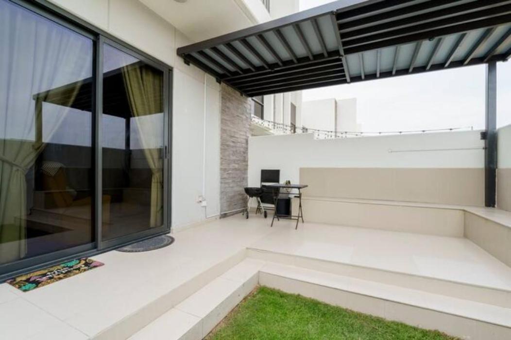 Single And Double Private Ensuite In Damac Hills 2 Homestay