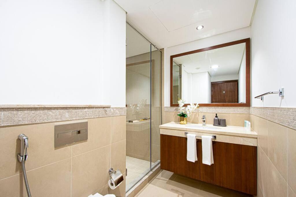 Magnificent New 3 Bedroom With Stunning View To Burj Khalifa & Fountain View Apartment