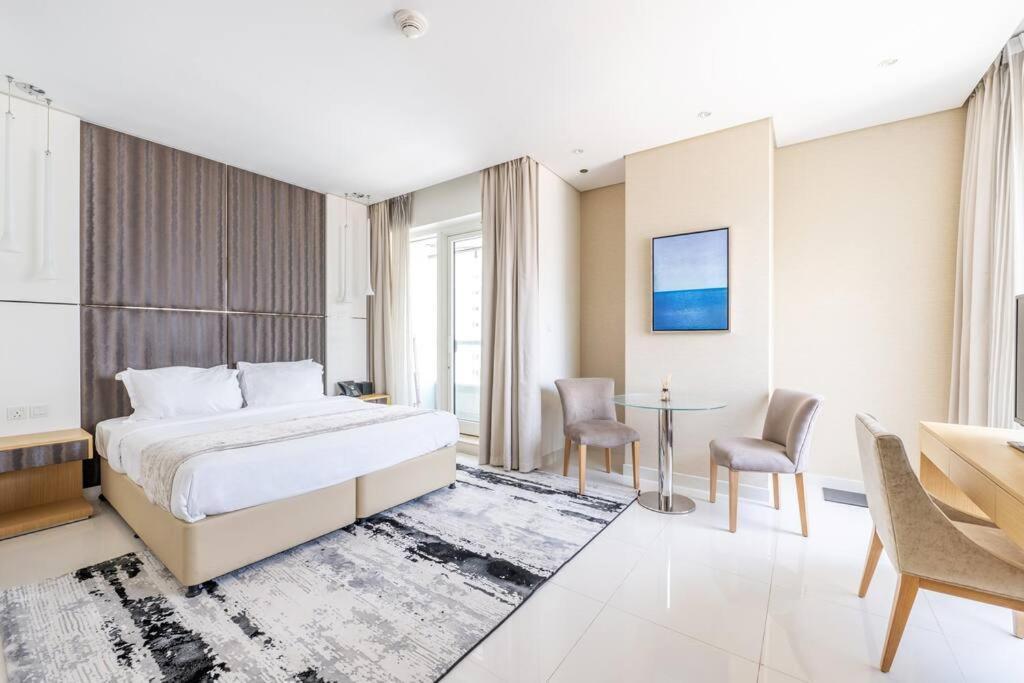 Studio Canal View With Partial Burj Khalifa View 5min To Mall Dubai