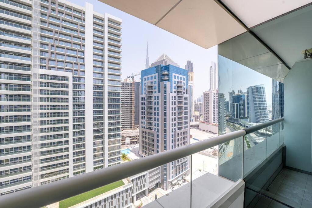 Studio Canal View With Partial Burj Khalifa View 5min To Mall * Dubai
