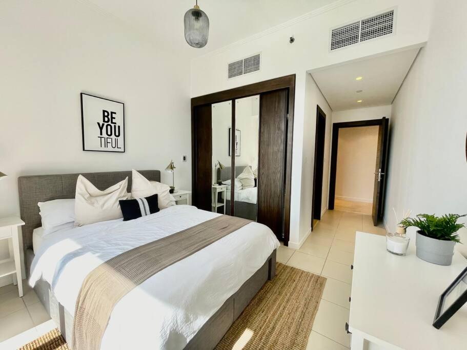 Stunning With Balcony Marina View *