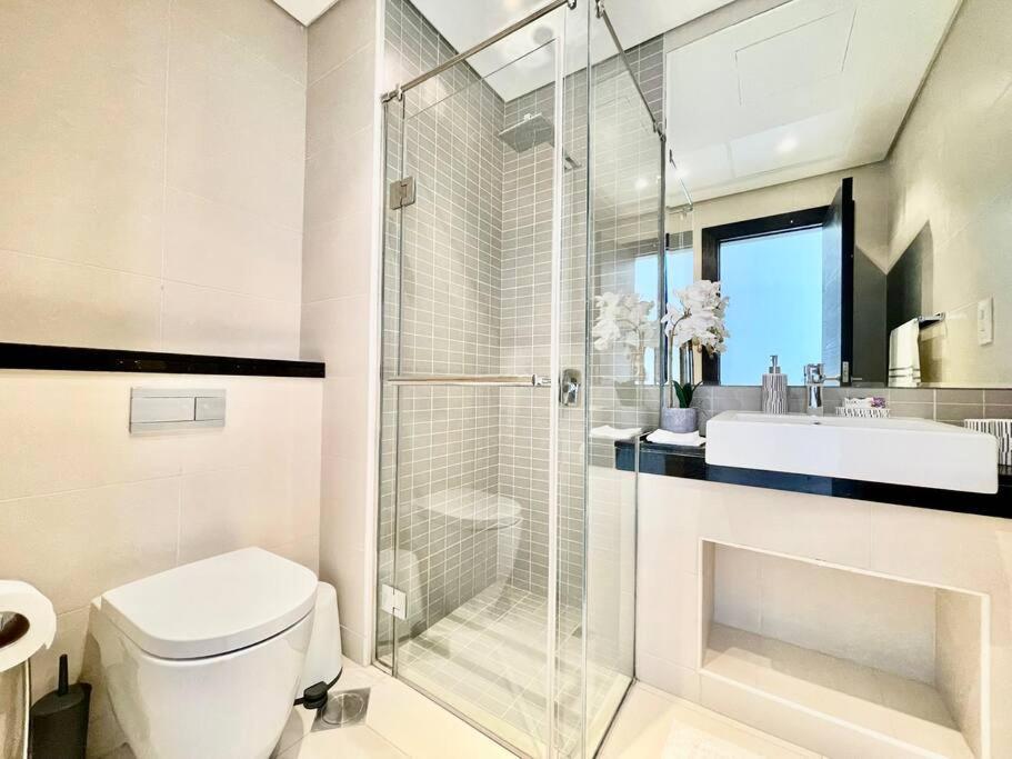 Stunning With Balcony Marina View
