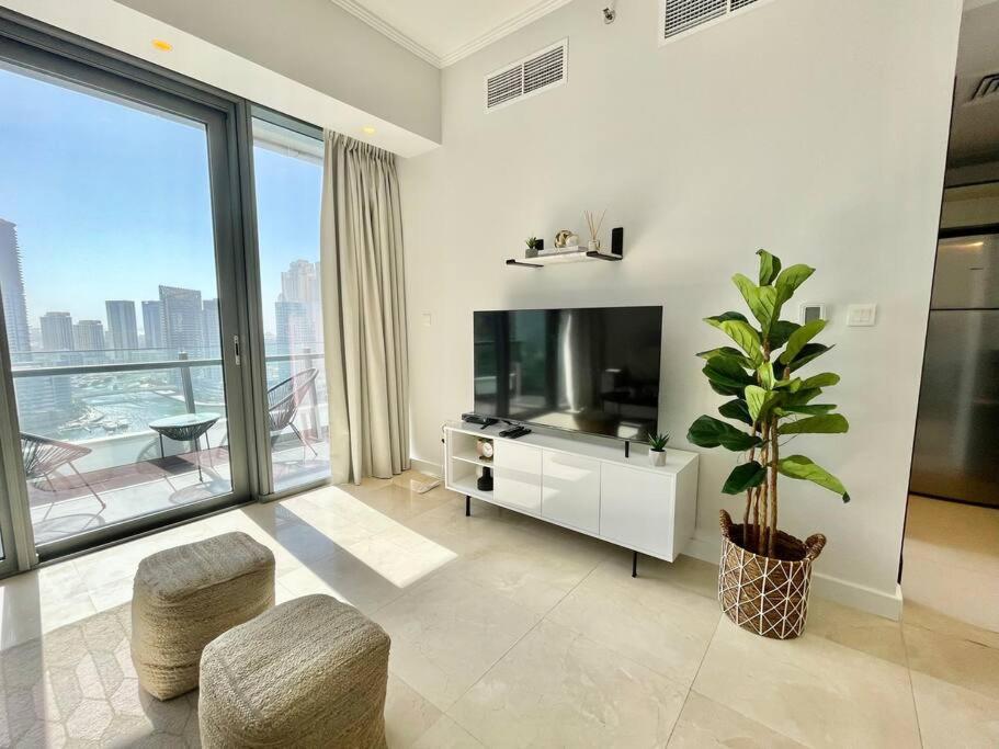 Stunning With Balcony Marina View Apartment *