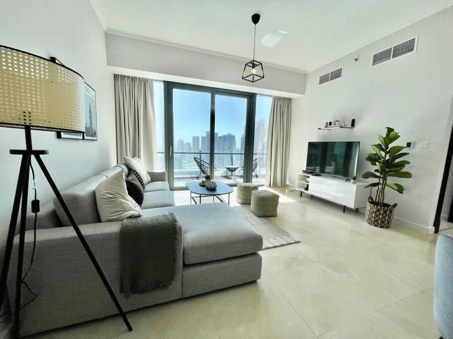 Stunning With Balcony Marina View *