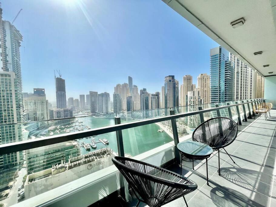 Apartment Stunning With Balcony Marina View