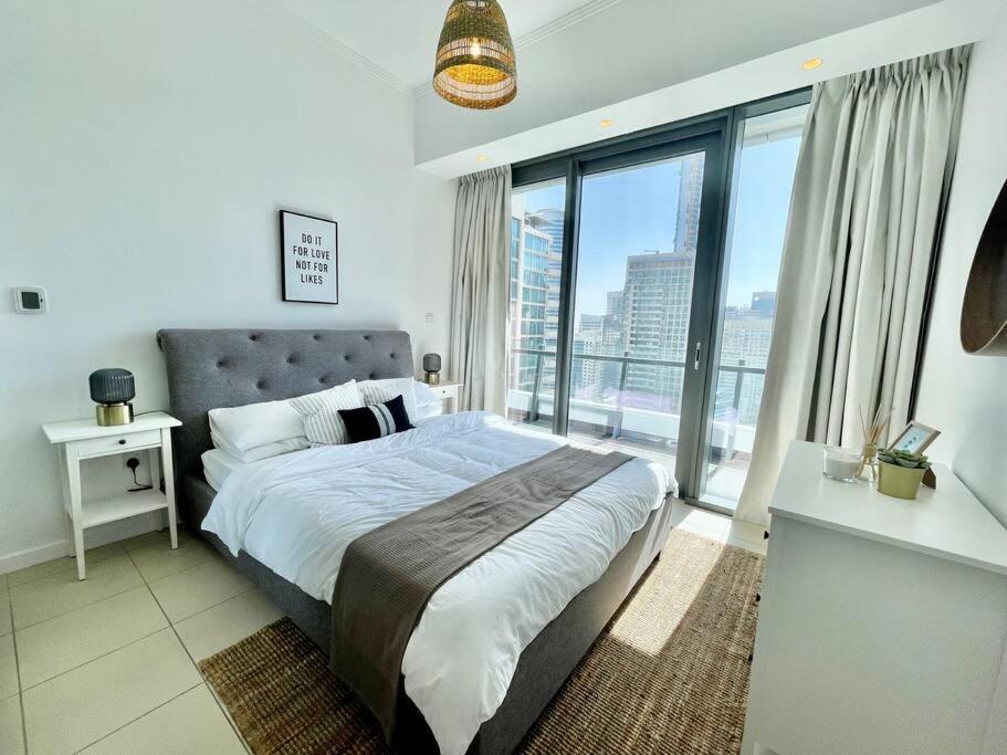 Stunning With Balcony Marina View Apartment *