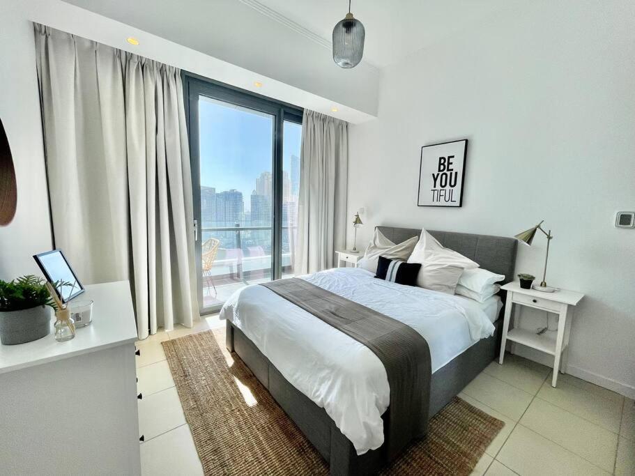 Apartment Stunning With Balcony Marina View