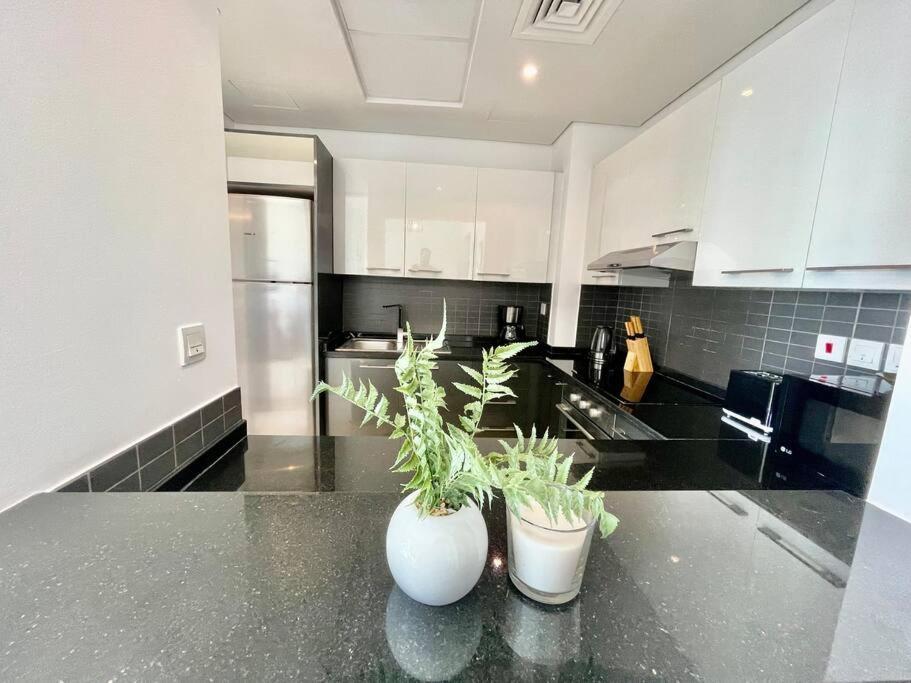 Stunning With Balcony Marina View *