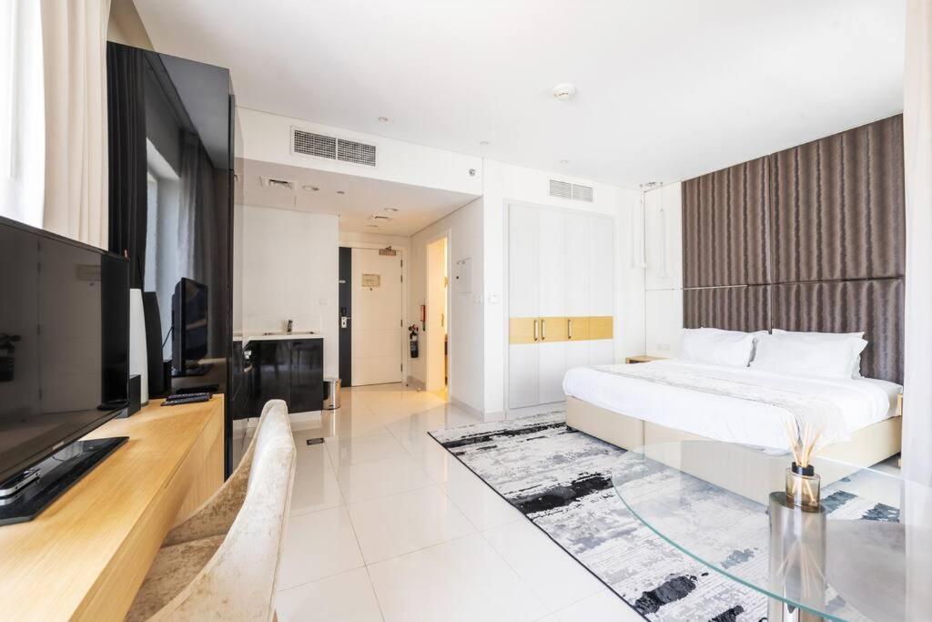 Studio Canal View With Partial Burj Khalifa View 5min To Mall *