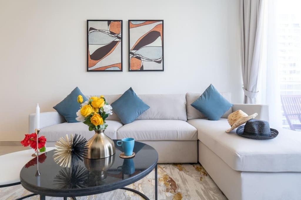 Vogue Al Wasl 1 West 13th Floor With Large Balcony For View Of Sheikh Zaid Road And One Za'abeel Tower And Burj Khalifa, Walkable To Metro With Easy Access To Sheikh Zayed Road & World Trade Centre *