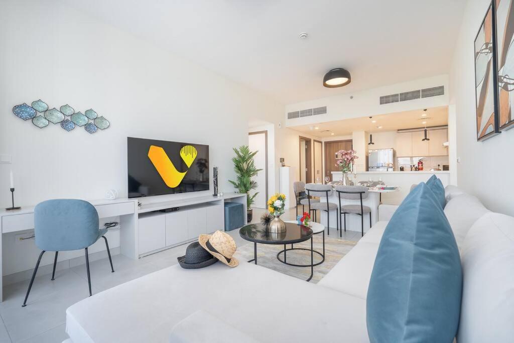 Apartment Vogue Al Wasl 1 West 13th Floor With Large Balcony For View Of Sheikh Zaid Road And One Za'abeel Tower And Burj Khalifa, Walkable To Metro With Easy Access To Sheikh Zayed Road & World Trade Centre Dubai