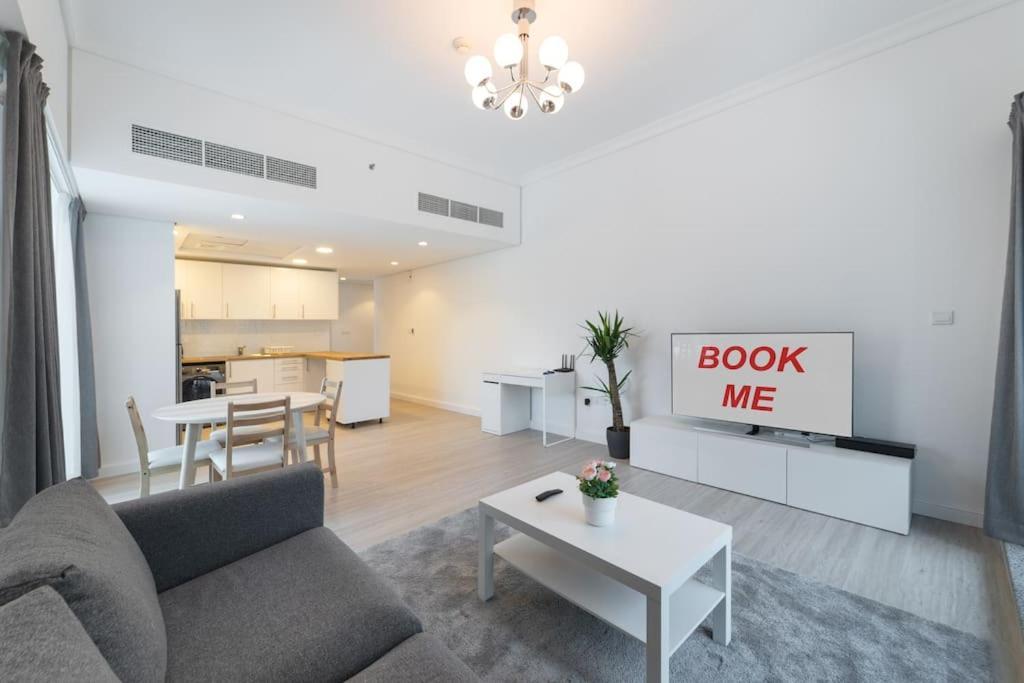 Chic 1 Bed Close To Metro * Dubai