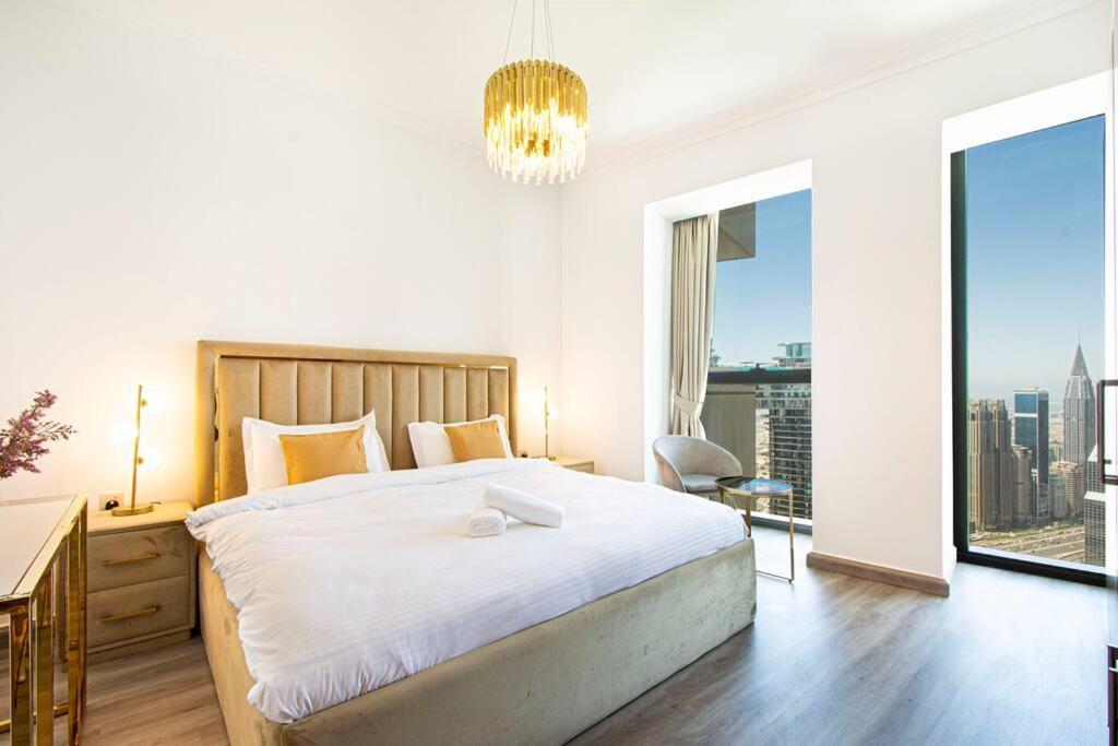 Magnificent New 3 Bedroom With Stunning View To Burj Khalifa & Fountain View Dubai