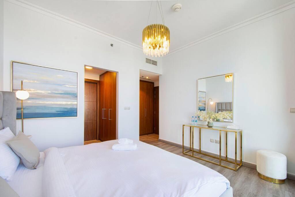 Apartment Magnificent New 3 Bedroom With Stunning View To Burj Khalifa & Fountain View Dubai
