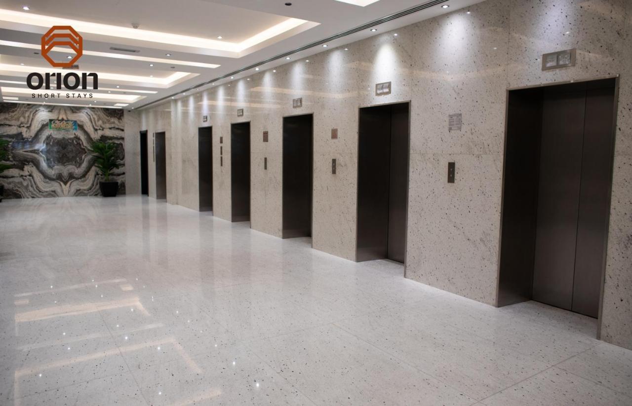 Canal View Studio: Mall Proximity & Luxury Amenities Dubai