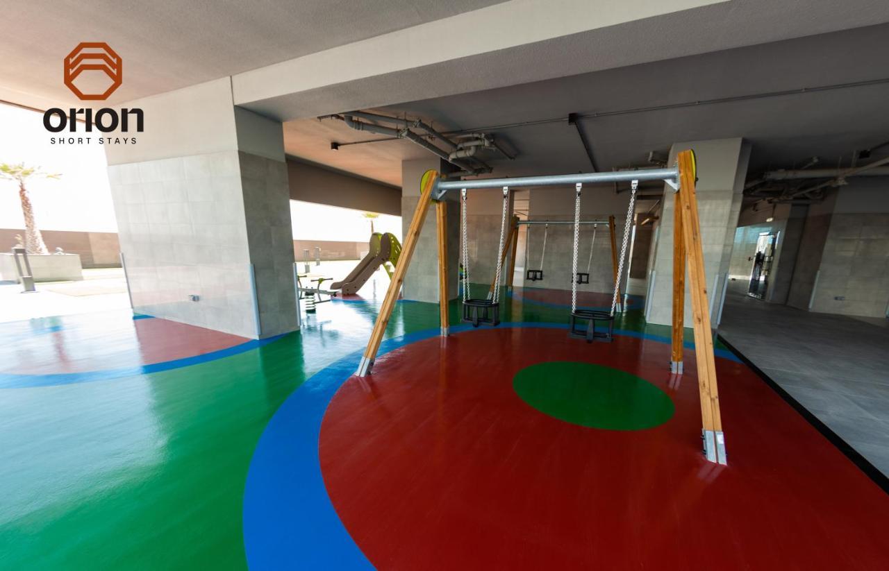 Canal View Studio: Mall Proximity & Luxury Amenities Apartment *