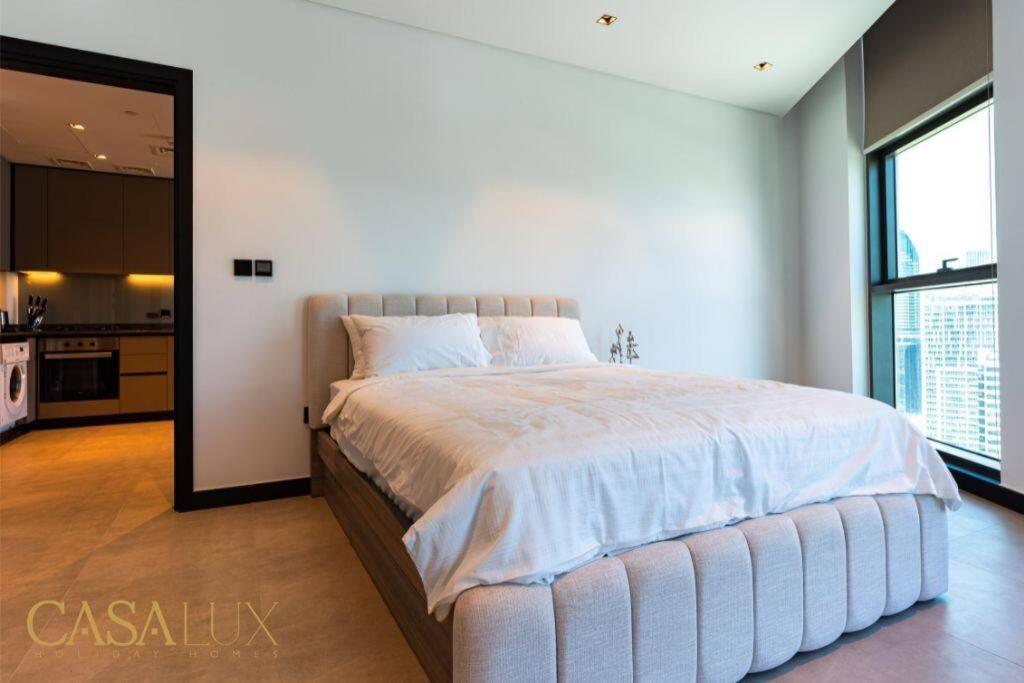 Apartment Stunning 1 Bed With Burj Khalifa & Canal View Dubai
