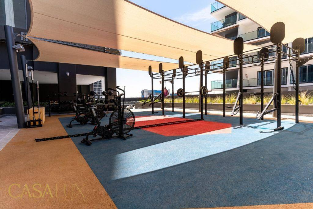 Stunning 1 Bed With Burj Khalifa & Canal View Apartment Dubai
