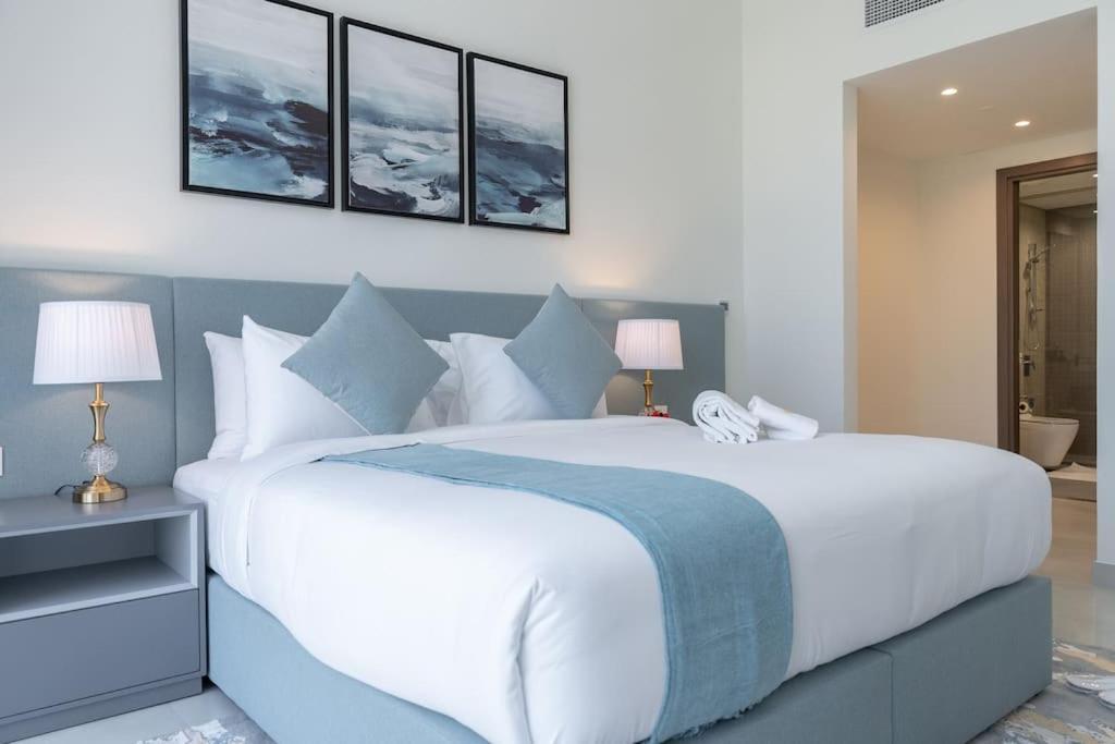 Vogue Al Wasl 1 West 13th Floor With Large Balcony For View Of Sheikh Zaid Road And One Za'abeel Tower And Burj Khalifa, Walkable To Metro With Easy Access To Sheikh Zayed Road & World Trade Centre Dubai
