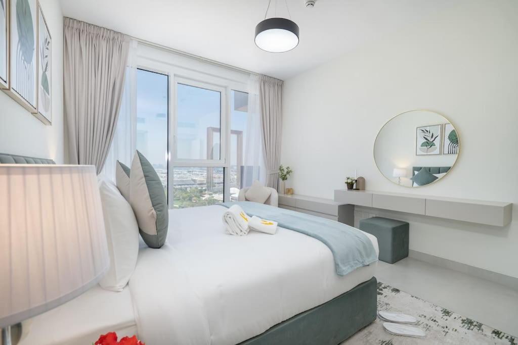 Apartment Vogue Al Wasl 1 West 13th Floor With Large Balcony For View Of Sheikh Zaid Road And One Za'abeel Tower And Burj Khalifa, Walkable To Metro With Easy Access To Sheikh Zayed Road & World Trade Centre
