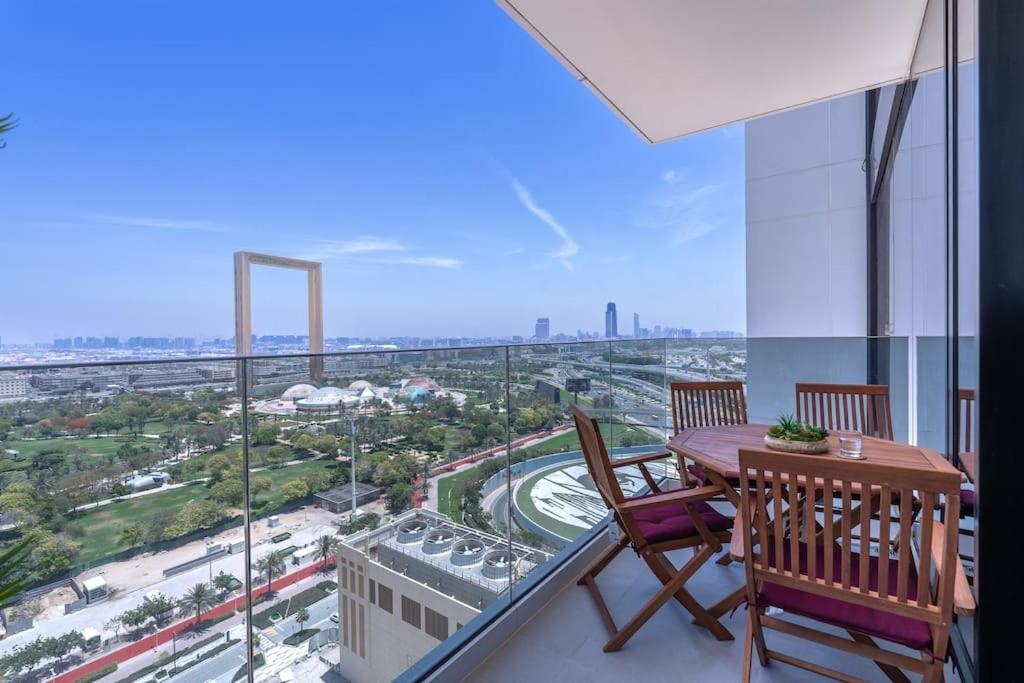 Apartment Vogue Al Wasl 1 West 13th Floor With Large Balcony For View Of Sheikh Zaid Road And One Za'abeel Tower And Burj Khalifa, Walkable To Metro With Easy Access To Sheikh Zayed Road & World Trade Centre *