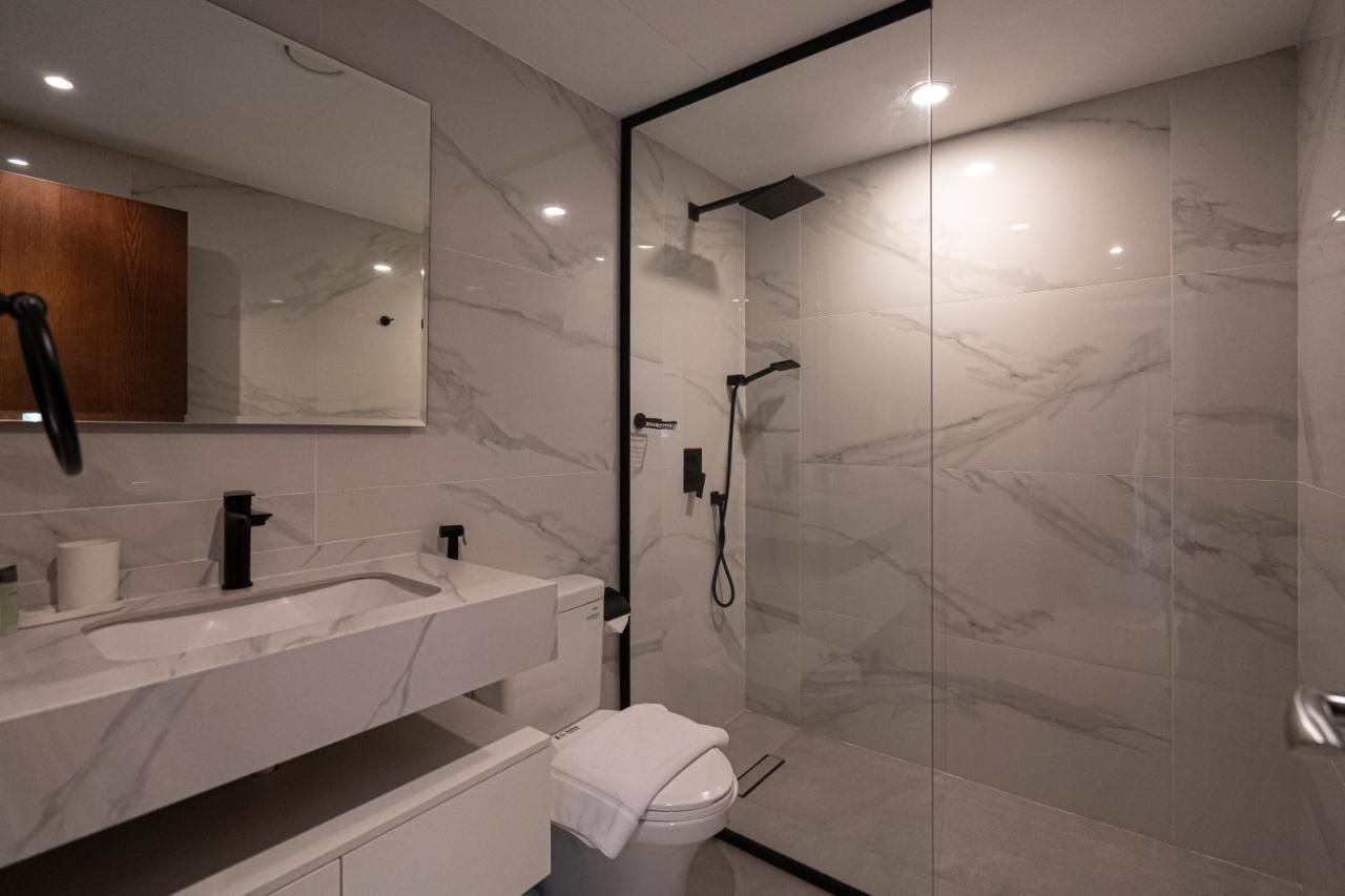Bellavista - 2 Bedroom 29 Boulevard Downtown Burj Khalifa Partial Fountain Views Apartment Dubai