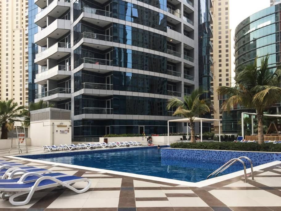 Frank Porter - Bay Central Apartment Dubai