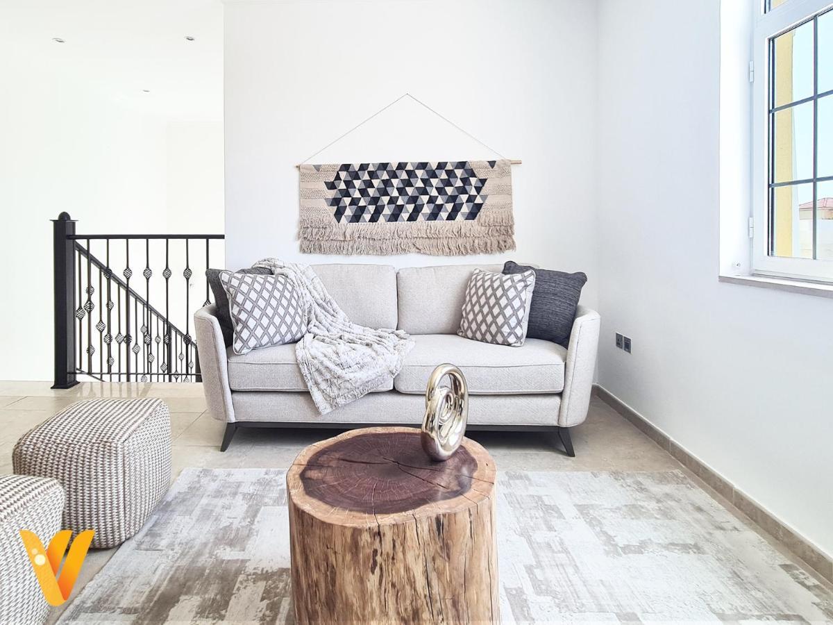 Luxury 3br Private And Elaborate Gardens Dubai