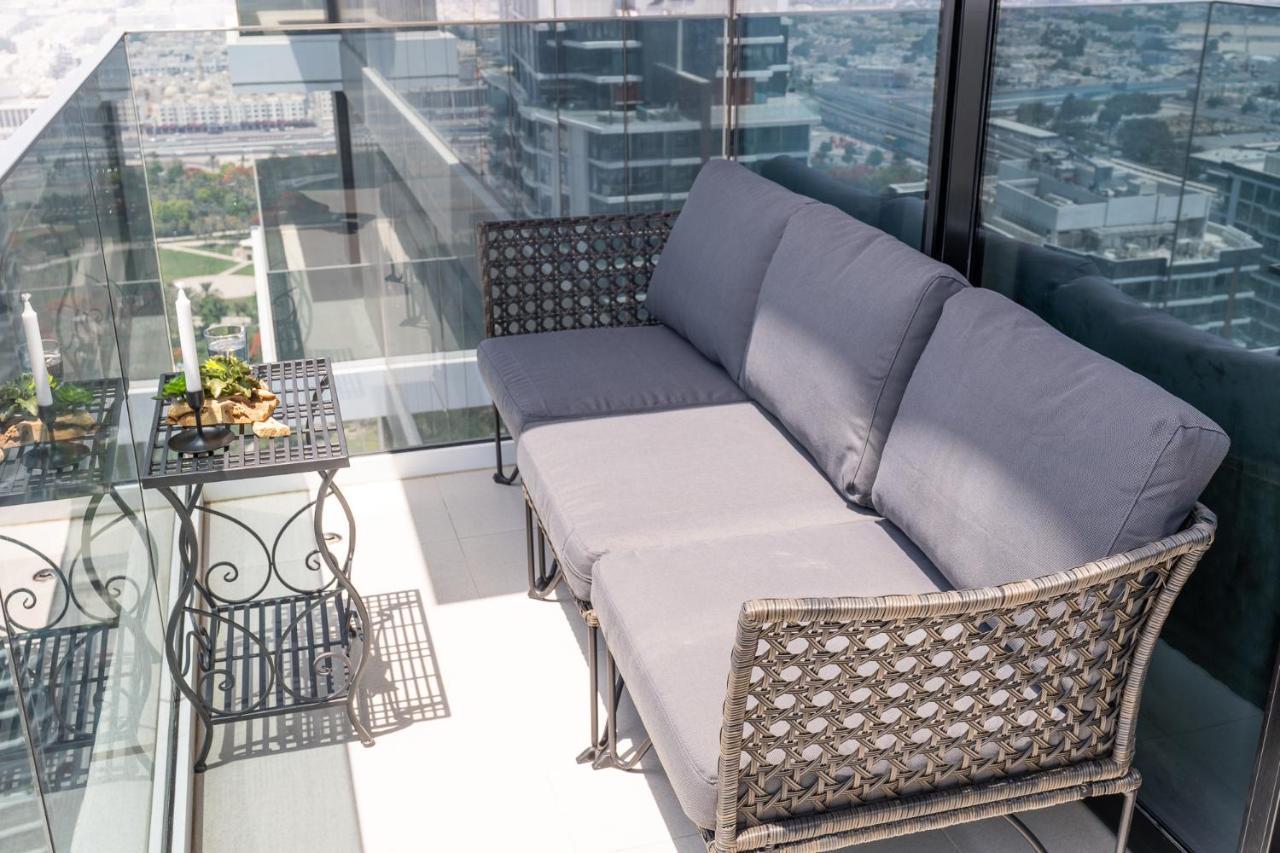 Apartment Vogue Al Wasl 1 West 13th Floor With Large Balcony For View Of Sheikh Zaid Road And One Za'abeel Tower And Burj Khalifa, Walkable To Metro With Easy Access To Sheikh Zayed Road & World Trade Centre *