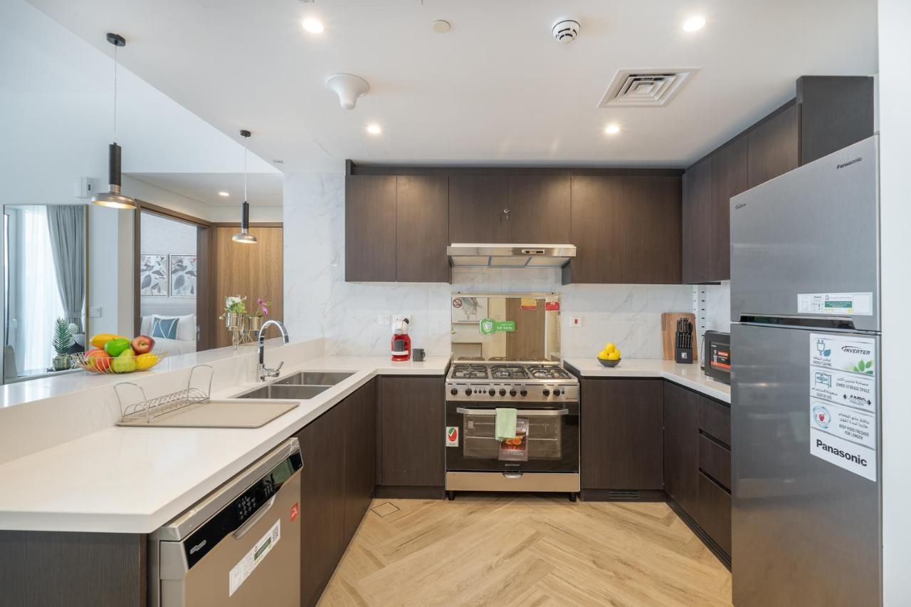 Vogue Al Wasl 1 West 13th Floor With Large Balcony For View Of Sheikh Zaid Road And One Za'abeel Tower And Burj Khalifa, Walkable To Metro With Easy Access To Sheikh Zayed Road & World Trade Centre Apartment *
