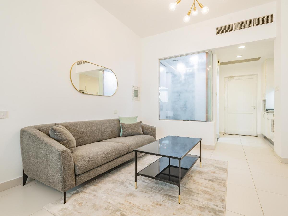 Minimalistic In Palm Views - Palm Jumeirah Apartment Dubai