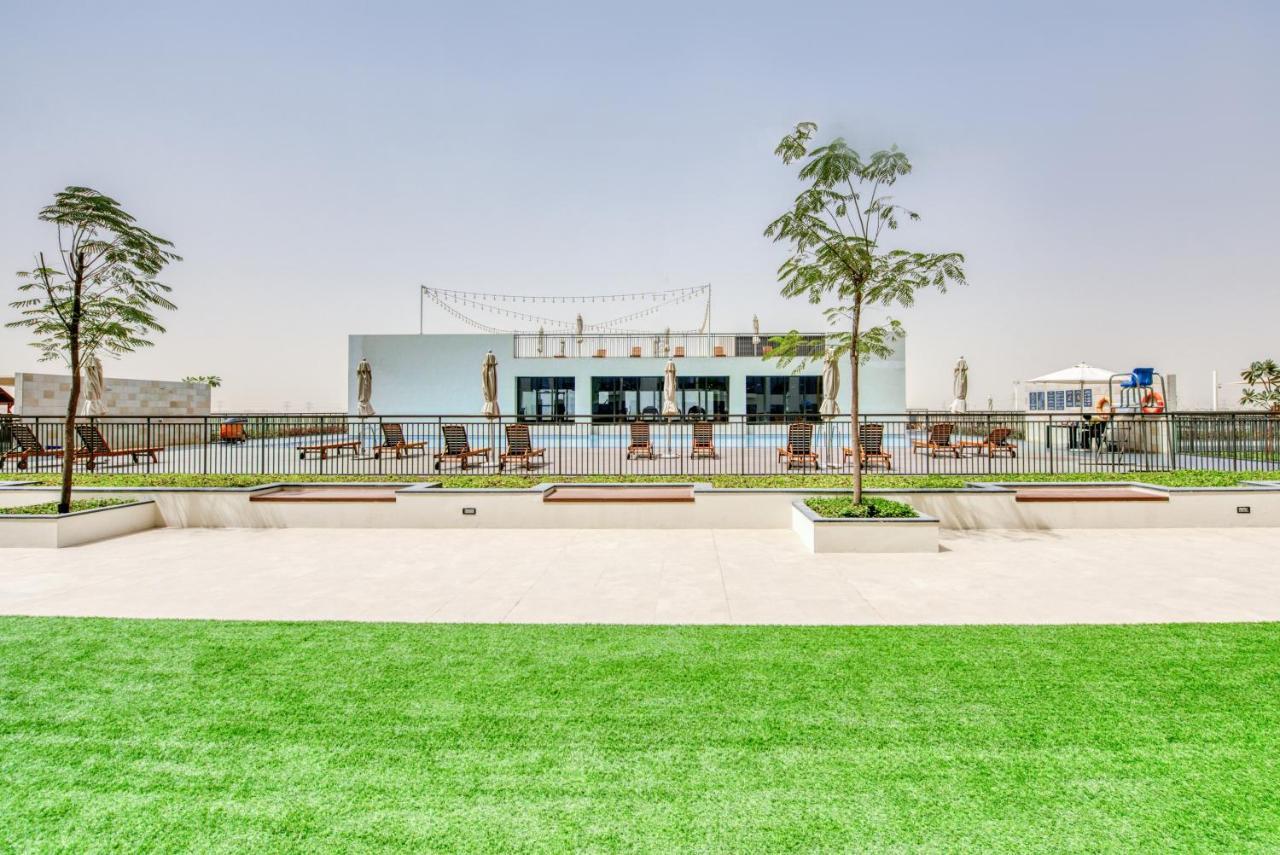 Sleek At Town Square Dubailand By Deluxe Homes Apartment *
