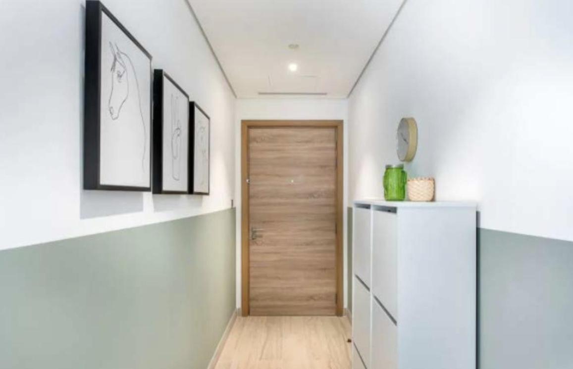 Apartment Lightsome With Balcony In One Tower Dubai
