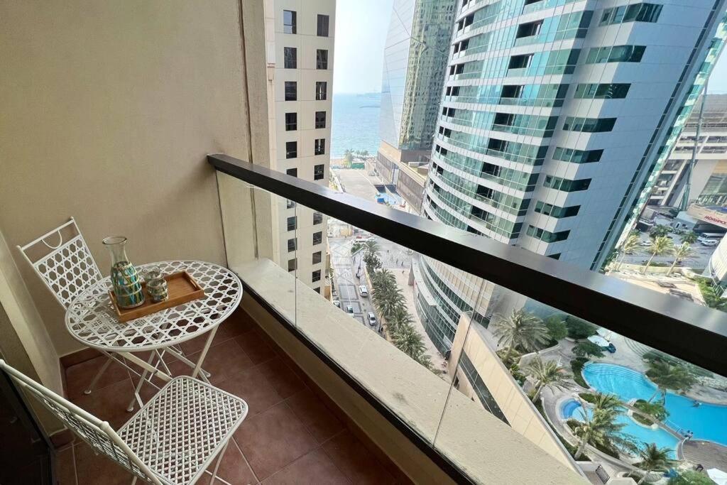 Apartment By The In Bahar, Jbr *