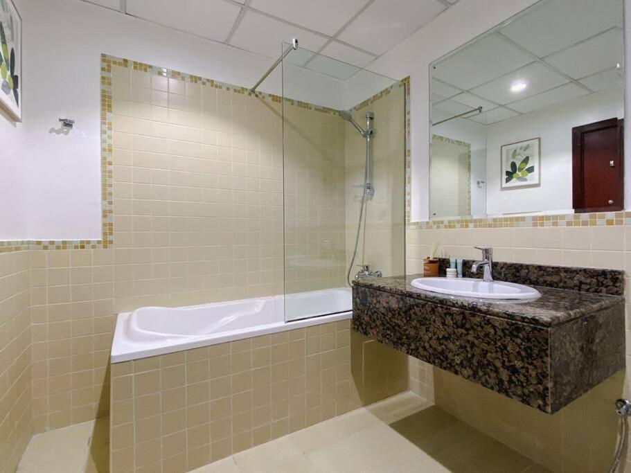 Apartment Luxury 2 Mins Walk From Sea Dubai
