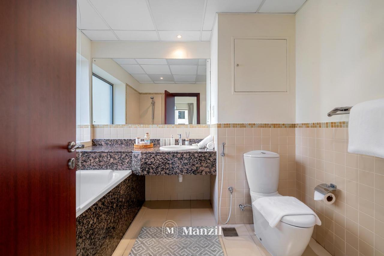 Apartment Manzil - Spacious 2br In Jbr With 5 Min Walk To The
