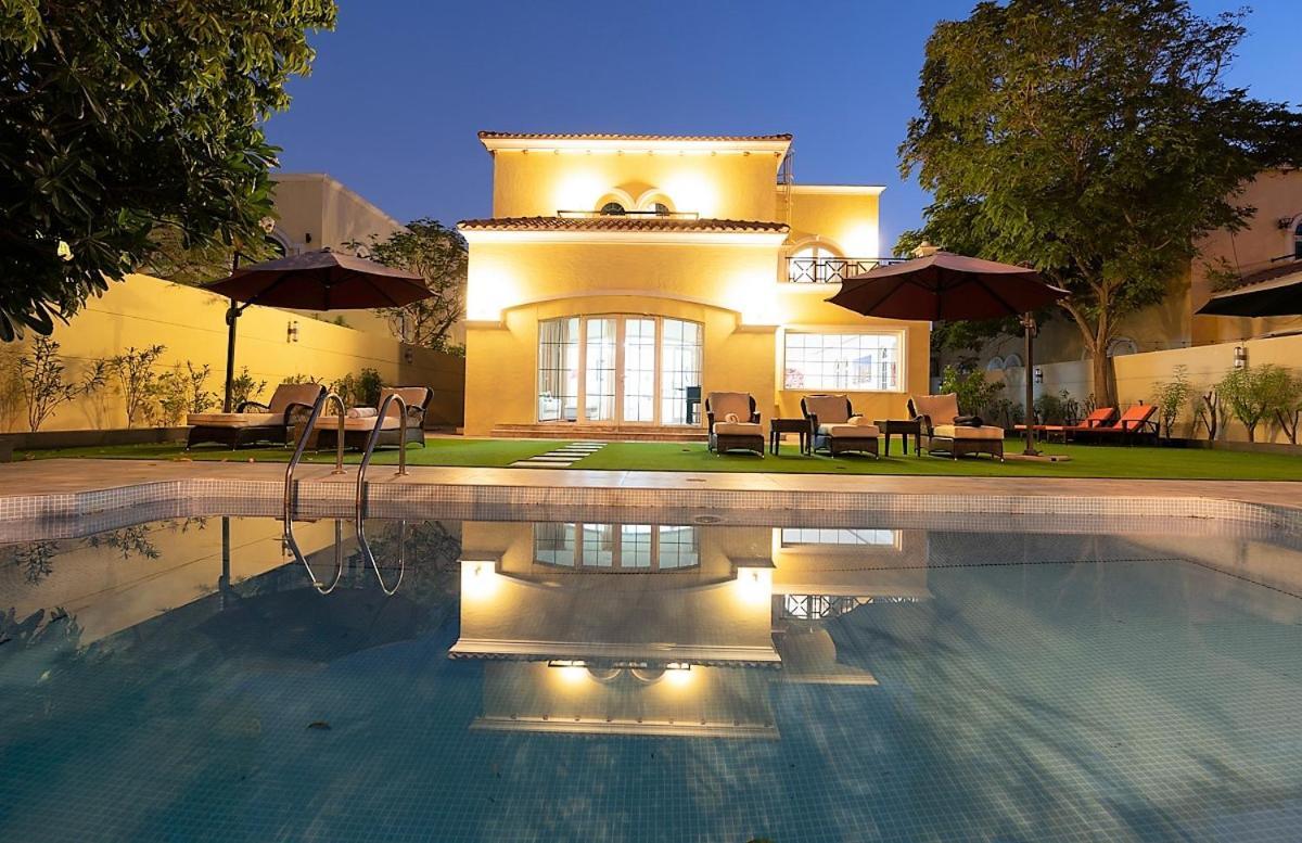 Apartment 6 Plus 1 Bdr Jumeirah Park With Amz Climatized Huge Private Pool - 5 Min From Jbr Beach Dubai
